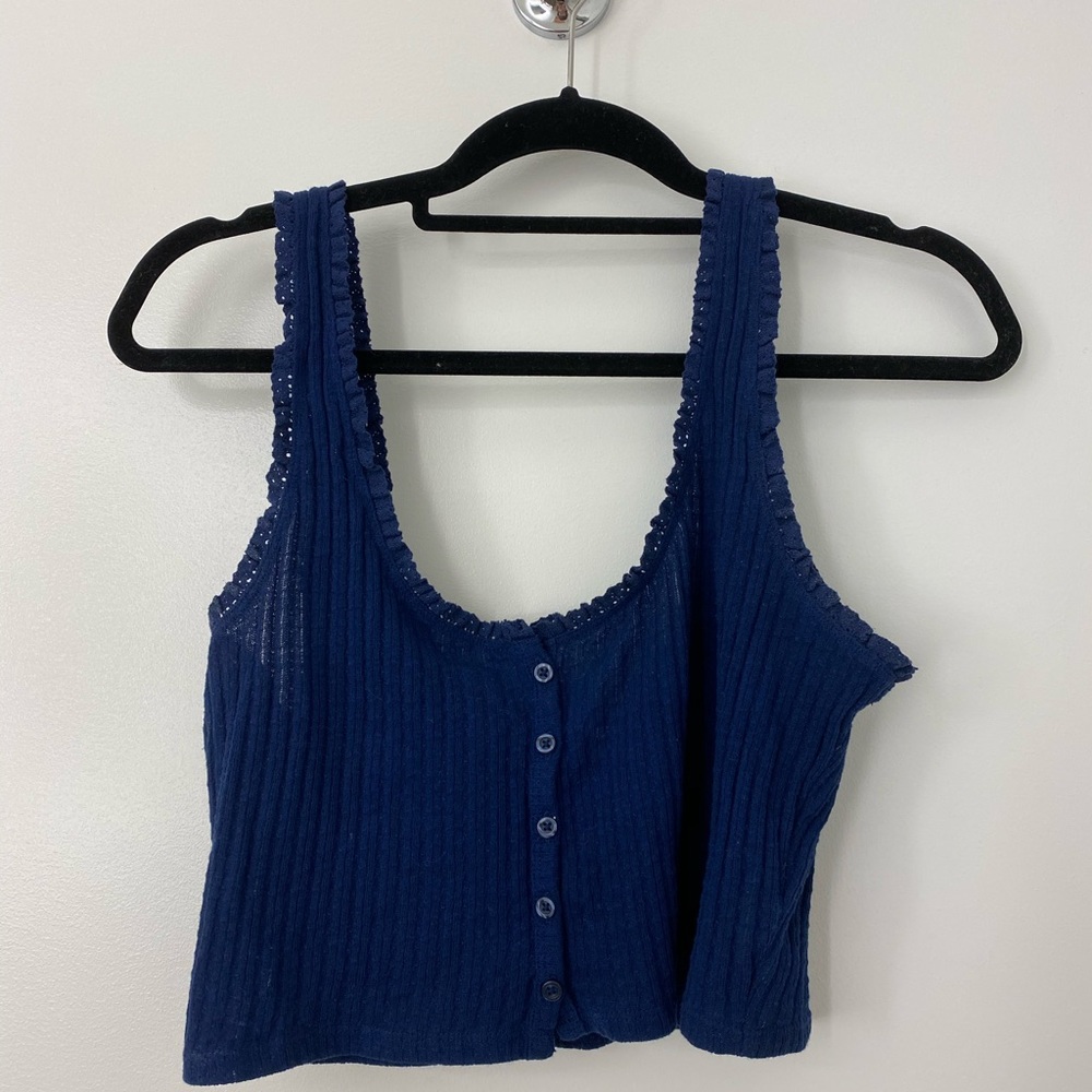urban outfitters crop top!